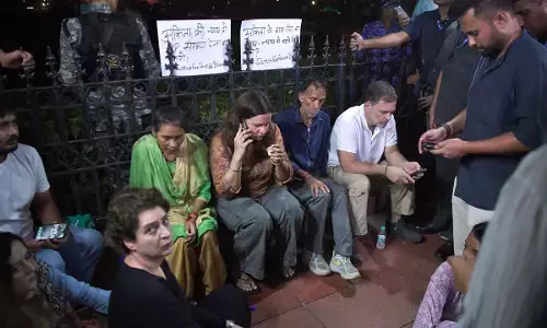 अंकिता भंडारी मामले में राहुल-प्रियंका की एंट्री, इंडिया गेट पर परिजनों से मिले, न्याय दिलाने का भरोसा अंकिता भंडारी मामले में राहुल-प्रियंका की एंट्री, इंडिया गेट पर परिजनों से मिले, न्याय दिलाने का भरोसा