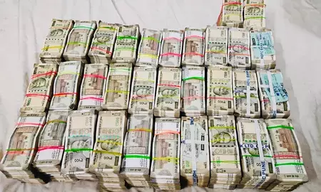 सीबीआई ने रिश्वत मामले में मुनिशन्स इंडिया के कार्यकारी निदेशक और दो अन्य को गिरफ्तार किया सीबीआई ने रिश्वत मामले में मुनिशन्स इंडिया के कार्यकारी निदेशक और दो अन्य को गिरफ्तार किया