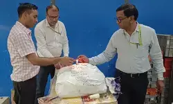 त्योहारी सीजन में बड़ी कार्रवाई: नोएडा के सिटी मॉल में खाद्य सुरक्षा विभाग का छापा, 240 लीटर मिलावटी घी और 18 किलो मिर्च पाउडर सीज त्योहारी सीजन में बड़ी कार्रवाई: नोएडा के सिटी मॉल में खाद्य सुरक्षा विभाग का छापा, 240 लीटर मिलावटी घी और 18 किलो मिर्च पाउडर सीज
