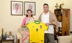 रक्षा खडसे ने ब्राजील के दिग्गज फुटबॉलर रोनाल्डो से मुलाकात की रक्षा खडसे ने ब्राजील के दिग्गज फुटबॉलर रोनाल्डो से मुलाकात की