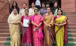 JNU में यौन उत्पीड़न के आरोपों पर घिरे कांग्रेस सांसद बिमोल अकोइजम: गुरु-शिष्य की पवित्र परंपरा को किया कलंकित, भाजपा महिला सांसदों का तीखा हमला JNU में यौन उत्पीड़न के आरोपों पर घिरे कांग्रेस सांसद बिमोल अकोइजम: गुरु-शिष्य की पवित्र परंपरा को किया कलंकित, भाजपा महिला सांसदों का तीखा हमला