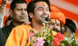 मध्य प्रदेश के छतरपुर में बागेश्वर धाम रथ यात्रा के दौरान नशे के खिलाफ युवा आंदोलन को मिली गति