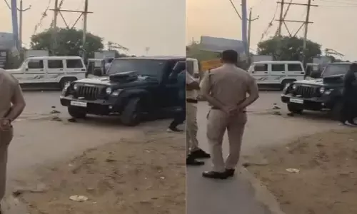 गुरुग्राम में तड़के 4 बजे पुलिस मुठभेड़, गौ-तस्करी के आरोपी शाहिद की मौत; 40 से ज्यादा केस दर्ज गुरुग्राम में तड़के 4 बजे पुलिस मुठभेड़, गौ-तस्करी के आरोपी शाहिद की मौत; 40 से ज्यादा केस दर्ज