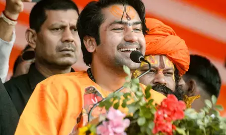 मध्य प्रदेश के छतरपुर में बागेश्वर धाम रथ यात्रा के दौरान नशे के खिलाफ युवा आंदोलन को मिली गति मध्य प्रदेश के छतरपुर में बागेश्वर धाम रथ यात्रा के दौरान नशे के खिलाफ युवा आंदोलन को मिली गति