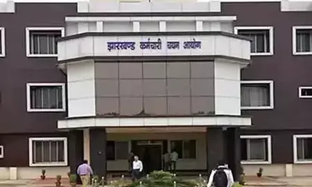 झारखंड सीजीएल पेपर लीक कांडः गुप्त सेंटर पर तीन घंटे में 370 सवाल रटाए, फिर जला दिए प्रश्नपत्र झारखंड सीजीएल पेपर लीक कांडः गुप्त सेंटर पर तीन घंटे में 370 सवाल रटाए, फिर जला दिए प्रश्नपत्र