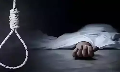हॉस्टल के बंद कमरे में मिला छात्र का शव, सुसाइड नोट नहीं मिलने से बढ़ा रहस्य हॉस्टल के बंद कमरे में मिला छात्र का शव, सुसाइड नोट नहीं मिलने से बढ़ा रहस्य