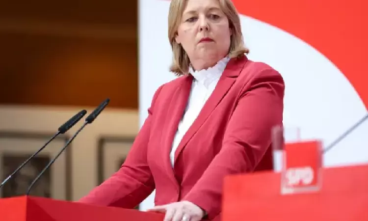 जर्मनी: श्रम मंत्री के इस्तीफे से सरकार में उथल-पुथल