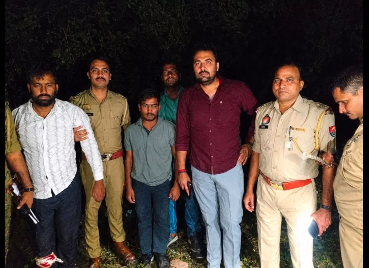 पुलिस मुठभेड़ में स्नैचर को लगी गोली, साथी भी गिरफ्तार पुलिस मुठभेड़ में स्नैचर को लगी गोली, साथी भी गिरफ्तार