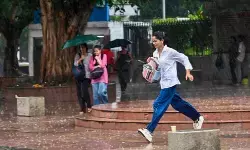 दिल्ली-एनसीआर में बारिश से बढ़ी ठंड
