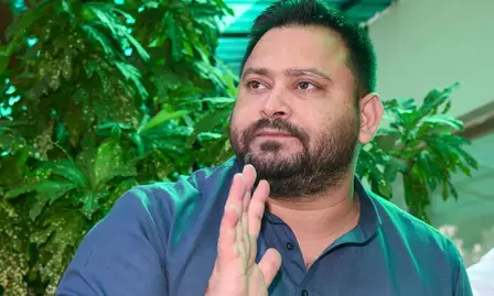 तेजस्वी यादव ने सीएम को लिखा पत्र, नाव हादसे के पीड़ित परिवारों को तीन डिसमिल जमीन और सरकारी नौकरी देने की मांग तेजस्वी यादव ने सीएम को लिखा पत्र, नाव हादसे के पीड़ित परिवारों को तीन डिसमिल जमीन और सरकारी नौकरी देने की मांग