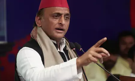 लखनऊ एक्सप्रेस का इंजन फेल हो गया है, राजनाथ सिंह की प्रेस कॉन्फ्रेंस पर अखिलेश का तंज लखनऊ एक्सप्रेस का इंजन फेल हो गया है, राजनाथ सिंह की प्रेस कॉन्फ्रेंस पर अखिलेश का तंज