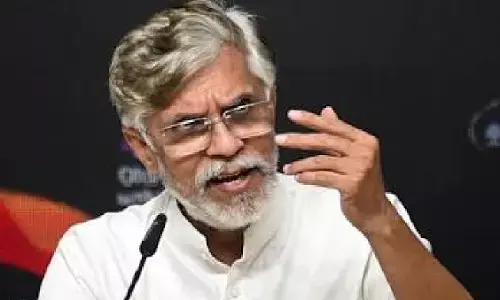राजनाथ सिंह के आरोपों पर कांग्रेस का पलटवार, पवन खेड़ा ने याद दिलाया 1977, कहा-चुनाव से ही बदलेगी सरकार राजनाथ सिंह के आरोपों पर कांग्रेस का पलटवार, पवन खेड़ा ने याद दिलाया 1977, कहा-चुनाव से ही बदलेगी सरकार