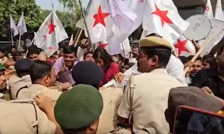 चुनाव आयोग कार्यालय के घेराव से पहले पटना में हाई अलर्ट, आर-ब्लॉक पर रोके गए प्रदर्शनकारी