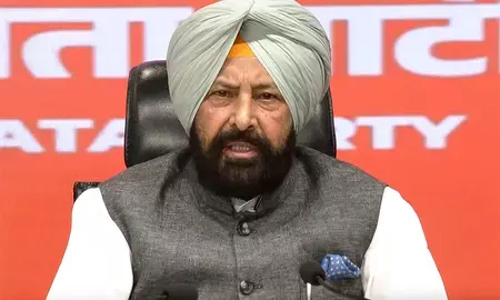 पंजाब: ईडी की जांच के बाद पीसीए जमीन सौदे पर सियासत तेज, भाजपा ने सरकार को घेरा पंजाब: ईडी की जांच के बाद पीसीए जमीन सौदे पर सियासत तेज, भाजपा ने सरकार को घेरा