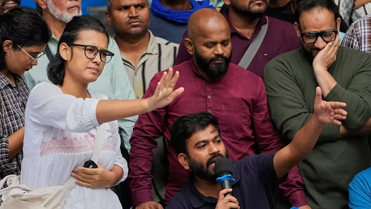 AISA अध्यक्ष नेहा बोरा रिहा, अभिजीत दिपके की आज कोर्ट में पेशी AISA अध्यक्ष नेहा बोरा रिहा, अभिजीत दिपके की आज कोर्ट में पेशी