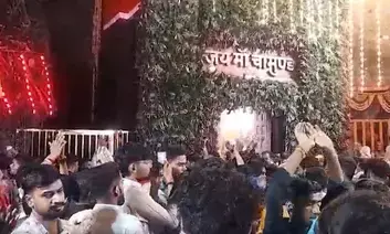 मंदिरों में मां कालरात्रि की पूजा के लिए उमड़ा भक्तों का सैलाब मंदिरों में मां कालरात्रि की पूजा के लिए उमड़ा भक्तों का सैलाब