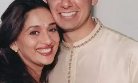 27वीं सालगिरह पर श्रीराम नेने ने किया माधुरी को विश 27वीं सालगिरह पर श्रीराम नेने ने किया माधुरी को विश