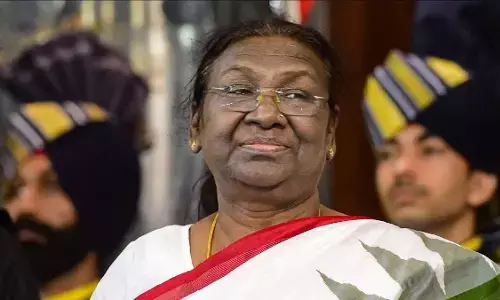 मुर्मु ने कोलकाता में दुर्गा पूजा पंडाल में भगदड़ से लोगों की मौत पर जताया दुख मुर्मु ने कोलकाता में दुर्गा पूजा पंडाल में भगदड़ से लोगों की मौत पर जताया दुख
