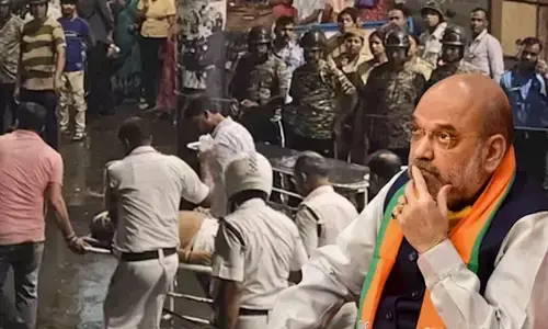 कोलकाता भगदड़ पर शाह ने जताया दुख, रविवार के सभी कार्यक्रम किये रद्द कोलकाता भगदड़ पर शाह ने जताया दुख, रविवार के सभी कार्यक्रम किये रद्द
