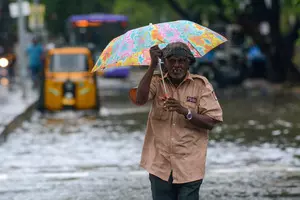 तमिलनाडु के 17 जिलों में भारी बारिश का अनुमान तमिलनाडु के 17 जिलों में भारी बारिश का अनुमान