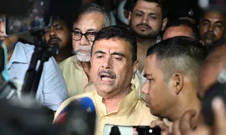 कोलकाता हादसा : मृतकों की संख्या बढ़कर हुई 19, सीएम अधिकारी ने 2.5 लाख रुपये मुआवजे का किया ऐलान कोलकाता हादसा : मृतकों की संख्या बढ़कर हुई 19, सीएम अधिकारी ने 2.5 लाख रुपये मुआवजे का किया ऐलान