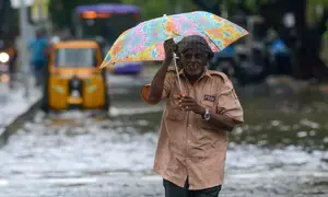 तमिलनाडु के 17 जिलों में भारी बारिश का अनुमान तमिलनाडु के 17 जिलों में भारी बारिश का अनुमान