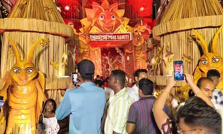 बिहार में दुर्गोत्सव में पूजा पंडालों का अनोखा रंग, कहीं 250 फीट ऊंचा पेट्रोनास टावर तो कहीं विशालकाय कॉकरोच थीम ने खींचा ध्यान