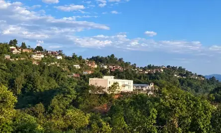मणिपुर के कामजोंग में 15 घरों में लगाई आग, कुकी समुदाय के लोग जंगलों में भागे; हमलों में चार घायल