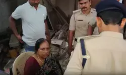 तेजस्वी यादव ने भोजपुर में मारे गए सेवानिवृत्त कस्टम अधिकारी के परिवार से बात की तेजस्वी यादव ने भोजपुर में मारे गए सेवानिवृत्त कस्टम अधिकारी के परिवार से बात की