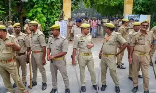 कानपुर में 35 साल पुरानी मुठभेड़ निकली फर्जी! 12 पुलिसकर्मियों पर मुकदमा, जानें क्या था मामला कानपुर में 35 साल पुरानी मुठभेड़ निकली फर्जी! 12 पुलिसकर्मियों पर मुकदमा, जानें क्या था मामला