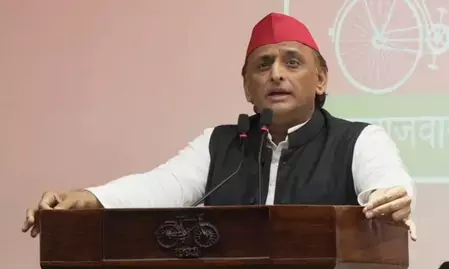 मतदाता सूची में गड़बड़ियां छोटी नहीं, बड़ी लापरवाही हैं, एसआईआर पर अखिलेश ने चुनाव आयोग को घेरा मतदाता सूची में गड़बड़ियां छोटी नहीं, बड़ी लापरवाही हैं, एसआईआर पर अखिलेश ने चुनाव आयोग को घेरा