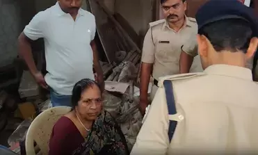 तेजस्वी यादव ने भोजपुर में मारे गए सेवानिवृत्त कस्टम अधिकारी के परिवार से बात की तेजस्वी यादव ने भोजपुर में मारे गए सेवानिवृत्त कस्टम अधिकारी के परिवार से बात की