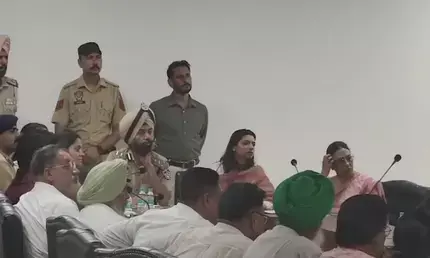मानसा में परविंदर सिंह झोटा हत्याकांड को लेकर उबाल, इंसाफ कमेटी ने सरकार से सीएम और डीजीपी का इस्तीफा मांगा मानसा में परविंदर सिंह झोटा हत्याकांड को लेकर उबाल, इंसाफ कमेटी ने सरकार से सीएम और डीजीपी का इस्तीफा मांगा