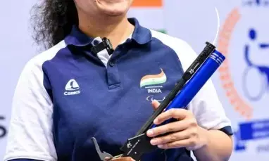 सृष्टि अरोड़ा ने 10 मीटर एयर पिस्टल स्पर्धा में जीता ब्रॉन्ज मेडल सृष्टि अरोड़ा ने 10 मीटर एयर पिस्टल स्पर्धा में जीता ब्रॉन्ज मेडल