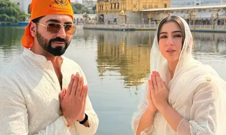 श्री दरबार साहिब में नतमस्तक हुए आयुष्मान खुराना और सारा अली खान श्री दरबार साहिब में नतमस्तक हुए आयुष्मान खुराना और सारा अली खान