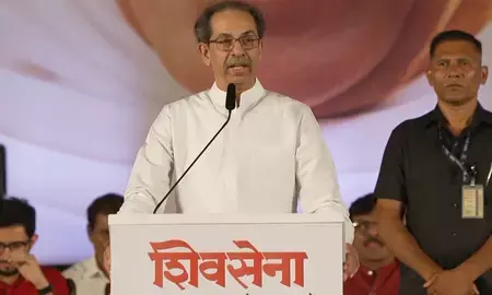 उद्धव ठाकरे ने लॉरेंस बिश्नोई के मुद्दे पर देवेंद्र फडणवीस को चुनौती दी, कहा- जल्द ही खामियाजा भुगतना पड़ेगा उद्धव ठाकरे ने लॉरेंस बिश्नोई के मुद्दे पर देवेंद्र फडणवीस को चुनौती दी, कहा- जल्द ही खामियाजा भुगतना पड़ेगा