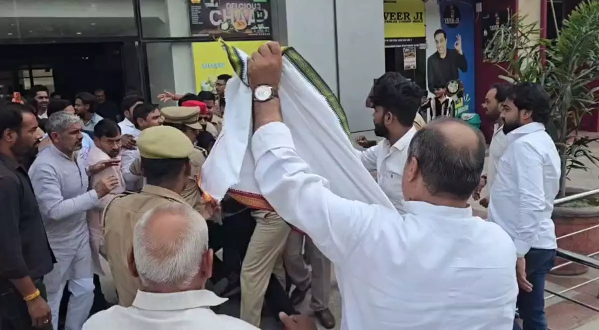 यमुना प्राधिकरण पर धरने से पहले किसानों पर कार्रवाई, कई हिरासत में यमुना प्राधिकरण पर धरने से पहले किसानों पर कार्रवाई, कई हिरासत में