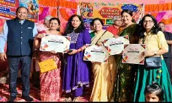 Delhi: शालीमार बाग में सजी डांडिया नाइट, ‘उड़ान’ की पहल ने दिया महिला सशक्तिकरण और संस्कृति का संदेश Delhi: शालीमार बाग में सजी डांडिया नाइट, ‘उड़ान’ की पहल ने दिया महिला सशक्तिकरण और संस्कृति का संदेश