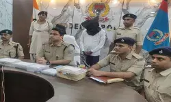 महिला ने प्रेमी के साथ मिलकर पति को जहरीला इंजेक्शन देकर मार डाला, फिर शव को बोरी में बांध खदान में फेंक दिया महिला ने प्रेमी के साथ मिलकर पति को जहरीला इंजेक्शन देकर मार डाला, फिर शव को बोरी में बांध खदान में फेंक दिया