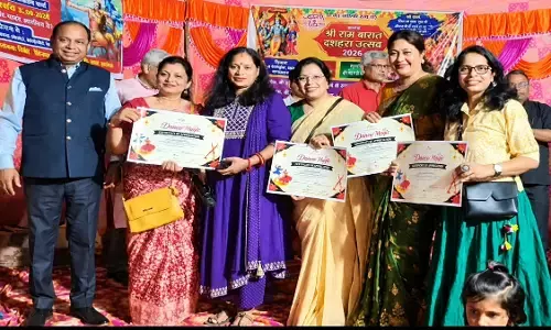 Delhi: शालीमार बाग में सजी डांडिया नाइट, ‘उड़ान’ की पहल ने दिया महिला सशक्तिकरण और संस्कृति का संदेश Delhi: शालीमार बाग में सजी डांडिया नाइट, ‘उड़ान’ की पहल ने दिया महिला सशक्तिकरण और संस्कृति का संदेश