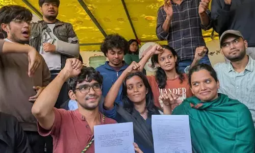 JNU में 17 दिन बाद खत्म हुई छात्रों की भूख हड़ताल, पांच छात्रों का निष्कासन रद्द; FIR वापसी पर बनी सहमति JNU में 17 दिन बाद खत्म हुई छात्रों की भूख हड़ताल, पांच छात्रों का निष्कासन रद्द; FIR वापसी पर बनी सहमति