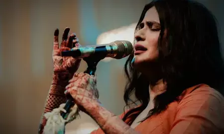दलेर मेहंदी विवाद पर सोना मोहापात्रा का गुस्सा फूटा दलेर मेहंदी विवाद पर सोना मोहापात्रा का गुस्सा फूटा