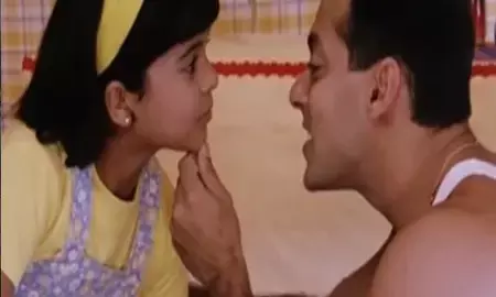 छोटी अंजलि सना सईद ने 28 साल बाद पहनी पुरानी टी-शर्ट छोटी अंजलि सना सईद ने 28 साल बाद पहनी पुरानी टी-शर्ट