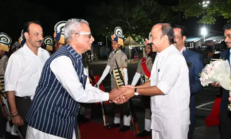 केरल पहुंचे ओम प्रकाश माथुर 23 अक्टूबर को राज्यपाल पद की लेंगे शपथ केरल पहुंचे ओम प्रकाश माथुर 23 अक्टूबर को राज्यपाल पद की लेंगे शपथ