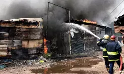 जयपुर की ज्वेलरी फैक्ट्री में भीषण आग, 2 कर्मचारियों की दर्दनाक मौत, 5 की हालत गंभीर जयपुर की ज्वेलरी फैक्ट्री में भीषण आग, 2 कर्मचारियों की दर्दनाक मौत, 5 की हालत गंभीर