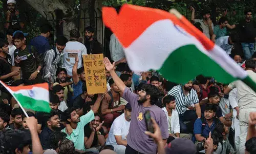 रिजीम चेंज पर बवाल