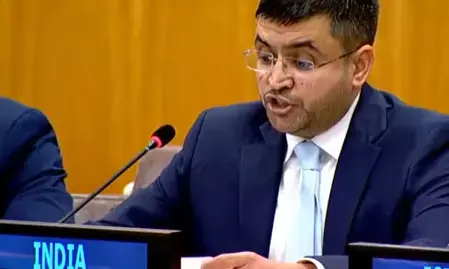 संयुक्त राष्ट्र की रिपोर्ट में दाऊद को भारत-आधारित बताने पर भारत का कड़ा विरोध, राजनयिक बोले- पाकिस्तान में छिपा है भगोड़ा संयुक्त राष्ट्र की रिपोर्ट में दाऊद को भारत-आधारित बताने पर भारत का कड़ा विरोध, राजनयिक बोले- पाकिस्तान में छिपा है भगोड़ा