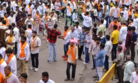 जबलपुर में दशहरा जुलूस के दौरान दो गुटों में झड़प: पुलिसकर्मी और युवक घायल, इलाके में भारी पुलिस बल तैनात जबलपुर में दशहरा जुलूस के दौरान दो गुटों में झड़प: पुलिसकर्मी और युवक घायल, इलाके में भारी पुलिस बल तैनात