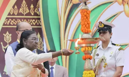 युवा बड़े सपने देखें, अपनी सफलता को समाज और राष्ट्र की सेवा से जोड़ें: मुर्मु