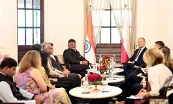सीएम शिवकुमार ने पोलैंड के पीएम टस्क से की मुलाकात, ग्लोबल इन्वेस्टर्स मीट 2027 के लिए साझेदार बनने का दिया निमंत्रण सीएम शिवकुमार ने पोलैंड के पीएम टस्क से की मुलाकात, ग्लोबल इन्वेस्टर्स मीट 2027 के लिए साझेदार बनने का दिया निमंत्रण